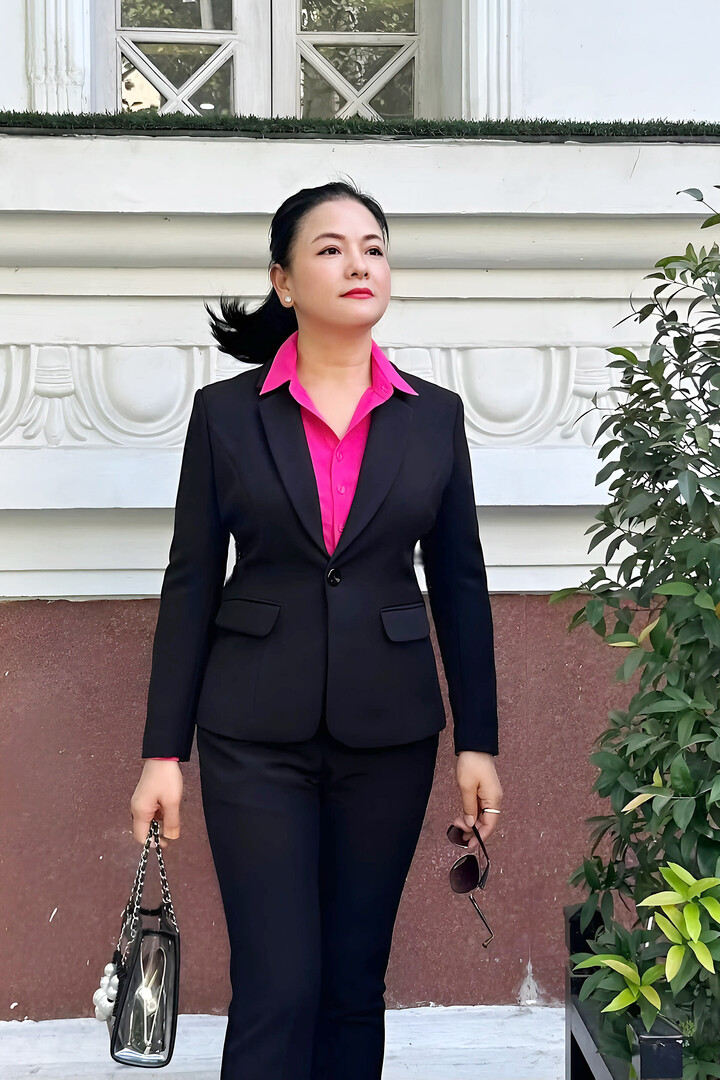 Vóc dáng đáng ngưỡng mộ của NSND Thu Quế ở đời thường.
