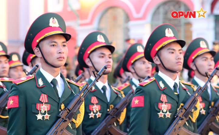 Tại buổi sơ duyệt, toàn bộ khối đội hình các nước tập kết vào vị trí và đi theo thứ tự do ban tổ chức sắp xếp. Khối đội hình của Quân đội nhân dân Việt Nam đi thứ 8, được ban tổ chức đánh giá là một trong những khối đi đẹp nhất, với các bước đi đều, đẹp, nghiêm trang, hùng dũng.