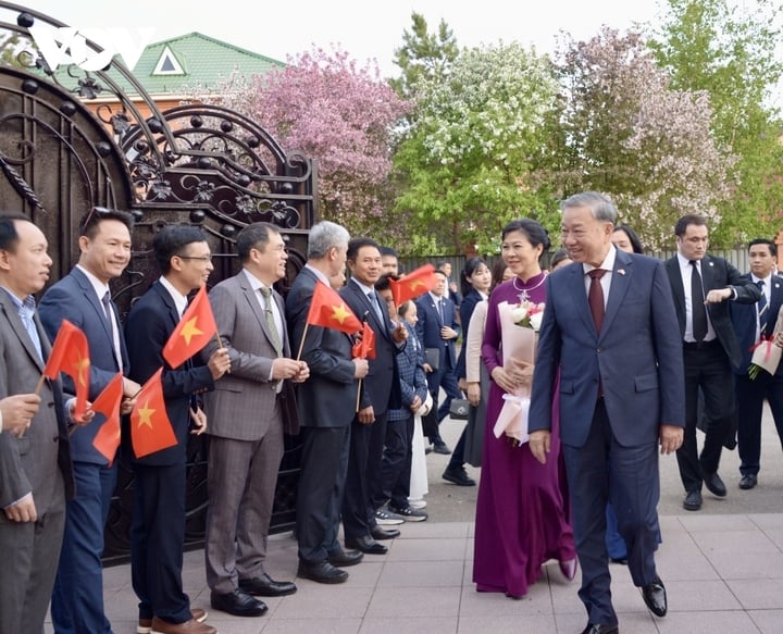 Tổng Bí thư Tô Lâm gặp gỡ cán bộ Đại sứ quán Việt Nam tại Kazakhstan - 2