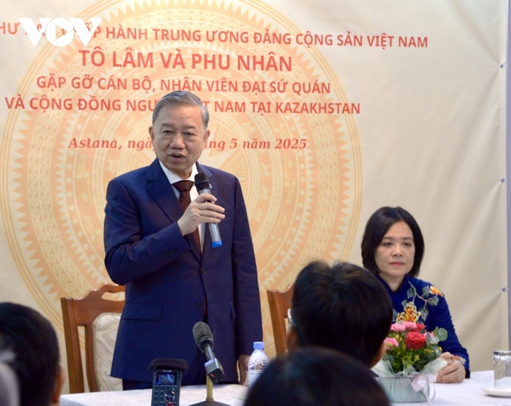 Tổng Bí thư Tô Lâm gặp gỡ cán bộ Đại sứ quán Việt Nam tại Kazakhstan - 3