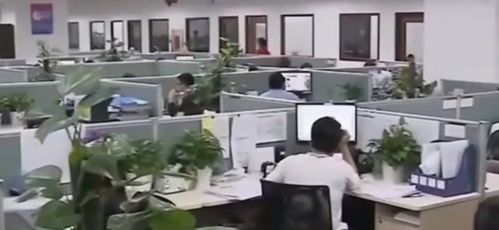 Văn phòng công ty, nơi thầy Lý làm việc, từng nhiều lần bị cáo buộc về tình trạng làm việc quá giờ. (Ảnh: Baidu)