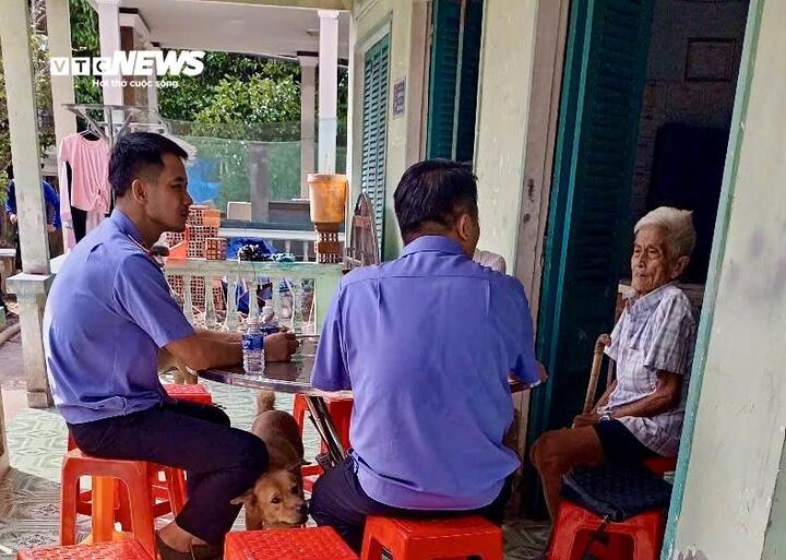 Tổ công tác của Cục điều tra Viện KSND tối cao đã đến tận nhà làm việc với gia đình của nạn nhân tử vong vì tai nạn giao thông ở Vĩnh Long.