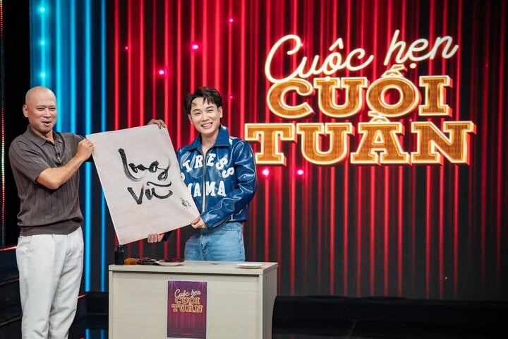 Trúc Nhân hài hước kể chuyện gia đình, trổ tài viết thư pháp.