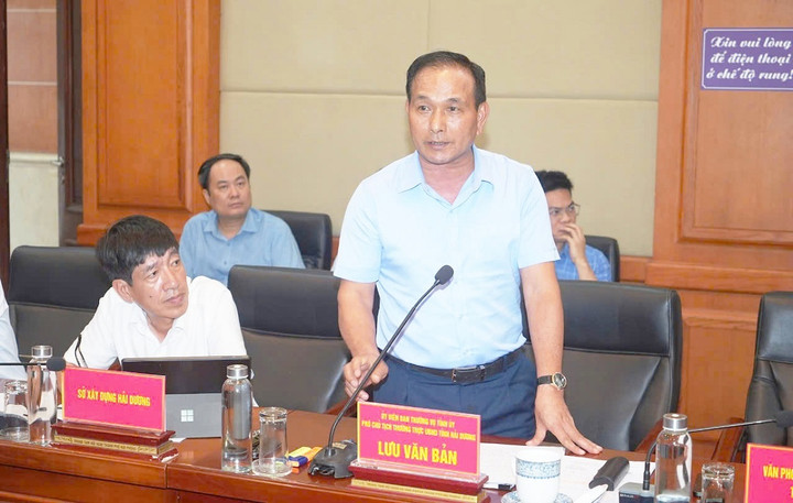 Phó Chủ tịch Thường trực UBND tỉnh Hải Dương Lưu Văn Bản phát biểu tại cuộc làm việc.