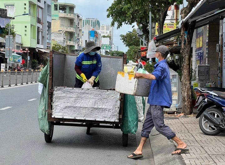 Từ 1/6, người dân TP.HCM sẽ trả tiền thu gom rác theo số kg.