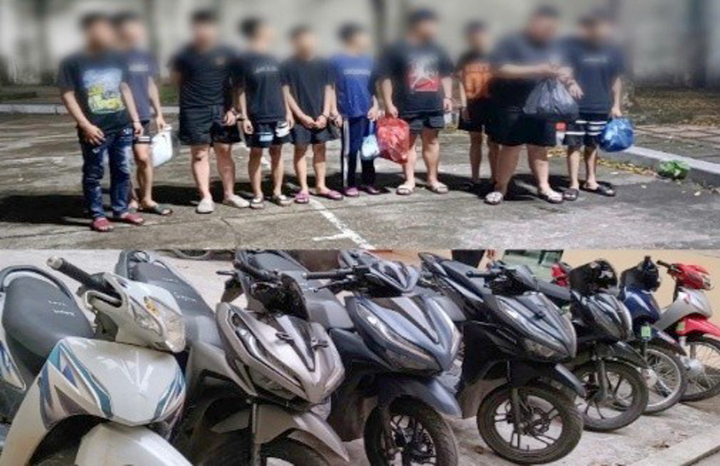 Nhóm thanh thiếu niên cùng tang vật thu giữ tại cơ quan công an. (Ảnh: CACC)