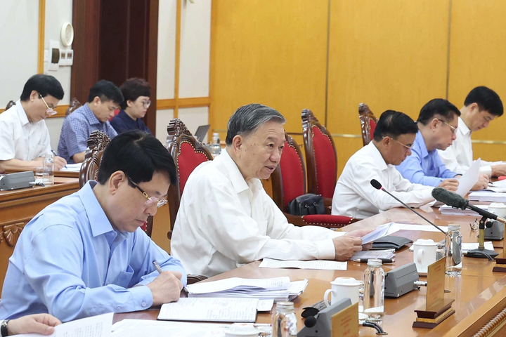 Tổng Bí thư Tô Lâm chủ trì cuộc họp của Bộ Chính trị, Ban Bí thư cho ý kiến về tình hình, tiến độ thực hiện Nghị quyết Trung ương 11, các kết luận của Bộ Chính trị, Ban Bí thư về sắp xếp tổ chức bộ máy và đơn vị hành chính các cấp. (Ảnh: TTXVN)