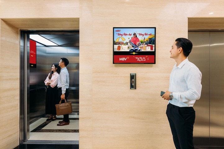 Màn hình Quảng cáo Chicilon Media luôn được đặt tại vị trí “vàng” tại sảnh tòa nhà.