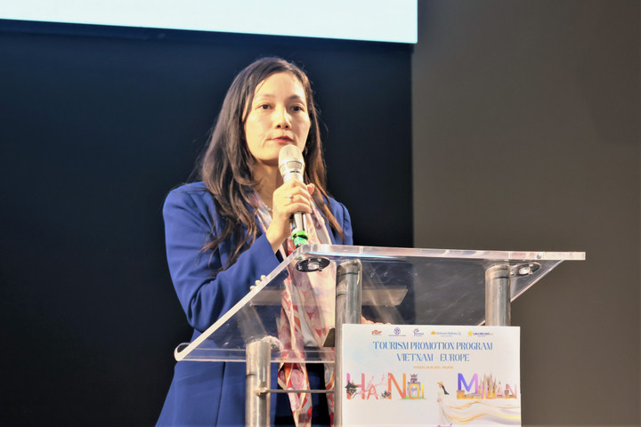 Bà Phạm Thị Nguyệt - Trưởng Ban Tiếp thị và Bán sản phẩm - VietnamAirrlines phát biểu tại sự kiện.