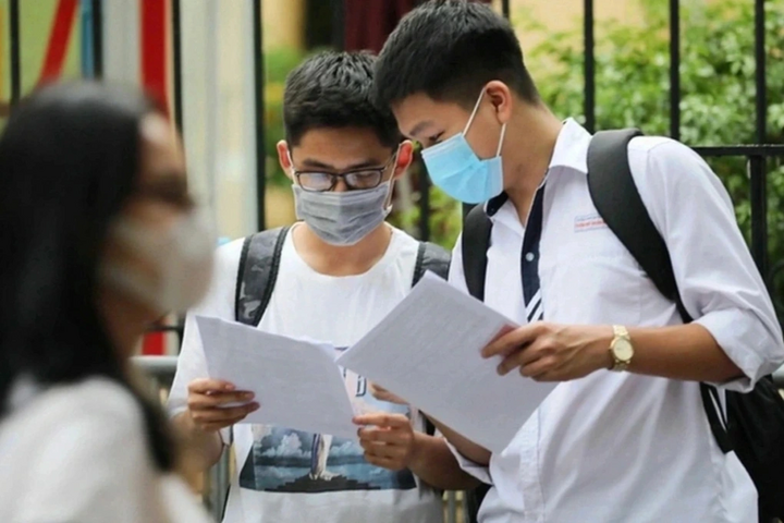 Nhiều bạn trẻ đang phân vân lựa chọn ngành học trong tương lai. (Ảnh minh hoạ)