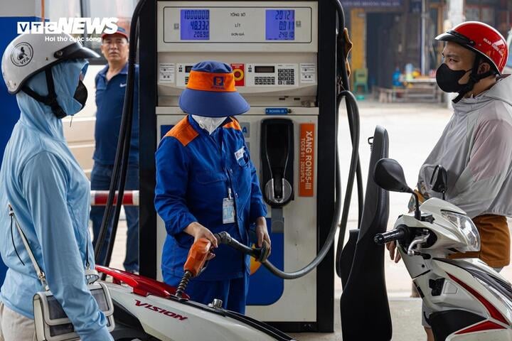 Giá xăng chiều nay dự báo tiếp tục giảm. (Ảnh minh họa: Minh Đức).