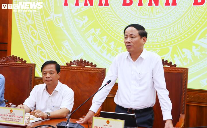 Ông Phạm Anh Tuấn, Chủ tịch UBND tỉnh Bình Định có động thái quyết liệt với vấn nạn bạo lực học đường xảy ra trên địa bàn tỉnh tại tại Hội nghị đánh giá tình hình kinh tế - xã hội tháng 4, nhiệm vụ trọng tâm tháng 5/2025 chiều ngày 7/5.