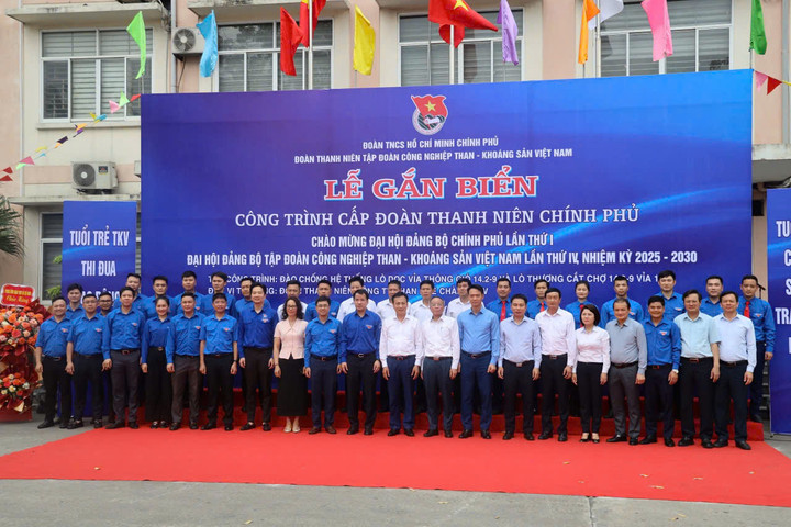 Các đại biểu tham dự chương trình.