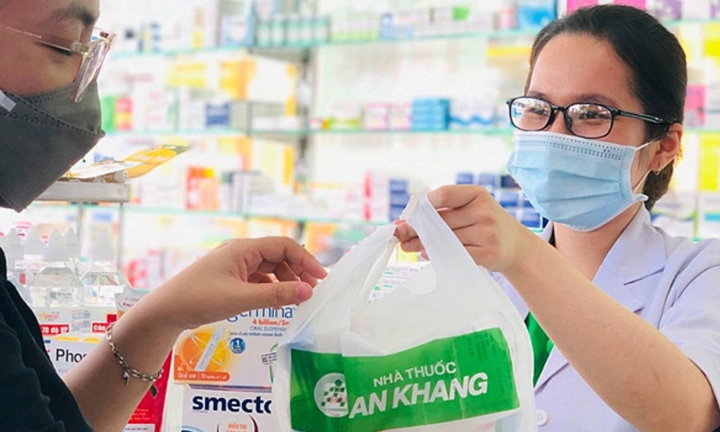 Việc kê khai chi tiết giá bán và sản phẩm giúp người dùng yên tâm mua thuốc mà không cần quá lo lắng về các khoản phí “không tên”.
