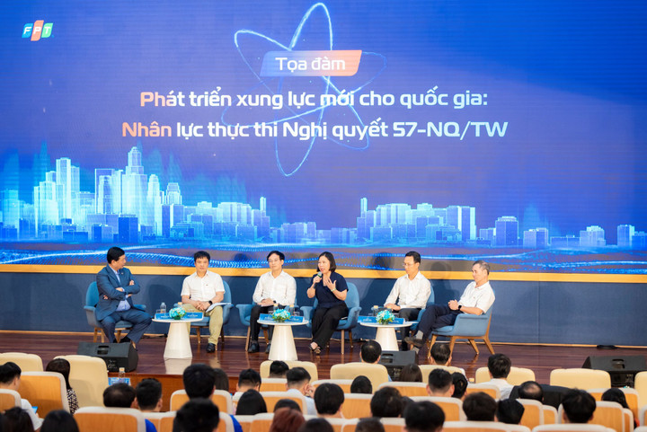 Tọa đàm “Phát triển xung lực mới cho quốc gia: Nhân lực thực thi nghị quyết 57-NQ/TW”. (Ảnh: FPT)