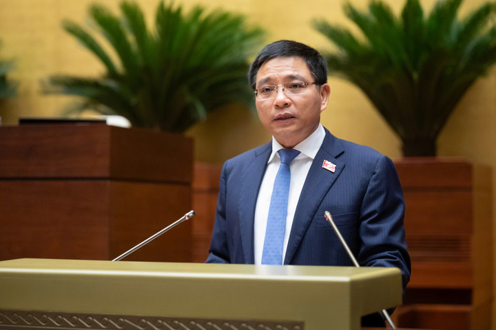 Bộ trưởng Tài chính Nguyễn Văn Thắng báo cáo trước Quốc hội sáng nay. (Ảnh: quochoi.vn)