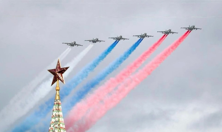 Máy bay Nga bay qua Quảng trường Đỏ. (Ảnh: Tân Hoa xã)