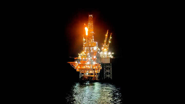 Giàn WHP-DH01, thuộc dự án phát triển mỏ Đại Hùng giai đoạn 3, chính thức khai thác dòng dầu thương mại đầu tiên vào ngày 7/5/2025.