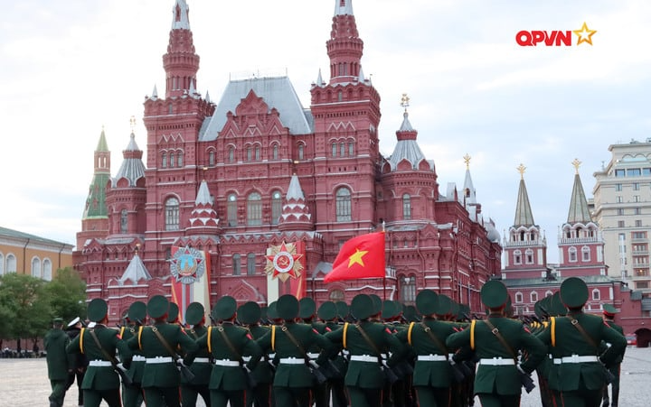 Lần đầu tiên Việt Nam cử lực lượng quân sự chính thức tham gia Lễ duyệt binh kỷ niệm Ngày Chiến thắng phát xít tại Moskva. (Ảnh: QĐND)
