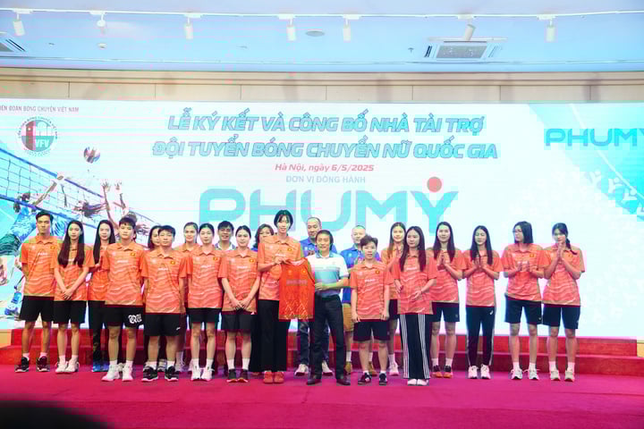 Lễ công bố Phú Mỹ là đơn vị đồng hành cùng đội tuyển bóng chuyền nữ Việt Nam.