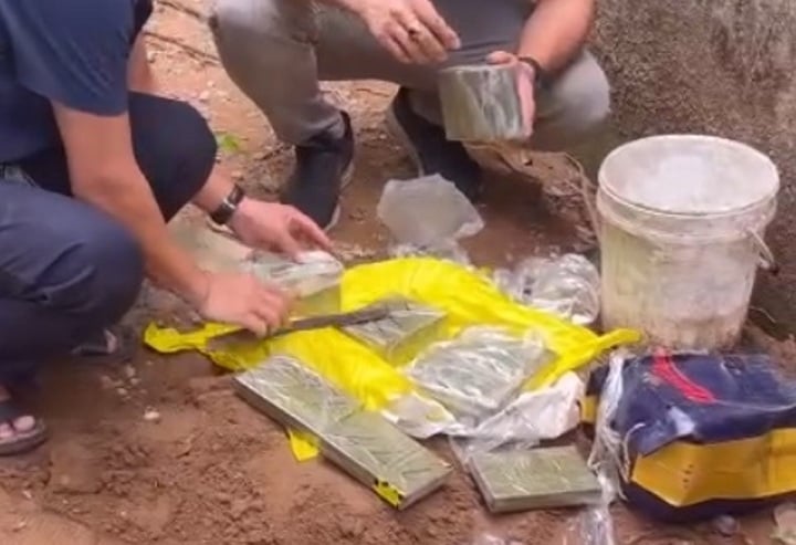 Khám xét và thu giữ 13 bánh heroin tại địa điểm các đối tượng khai báo
