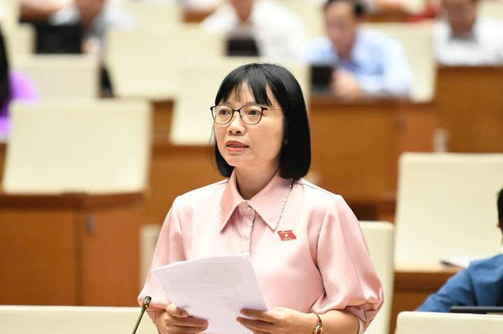 Đại biểu Nguyễn Thị Việt Nga phát biểu. (Ảnh: Quang Vinh)