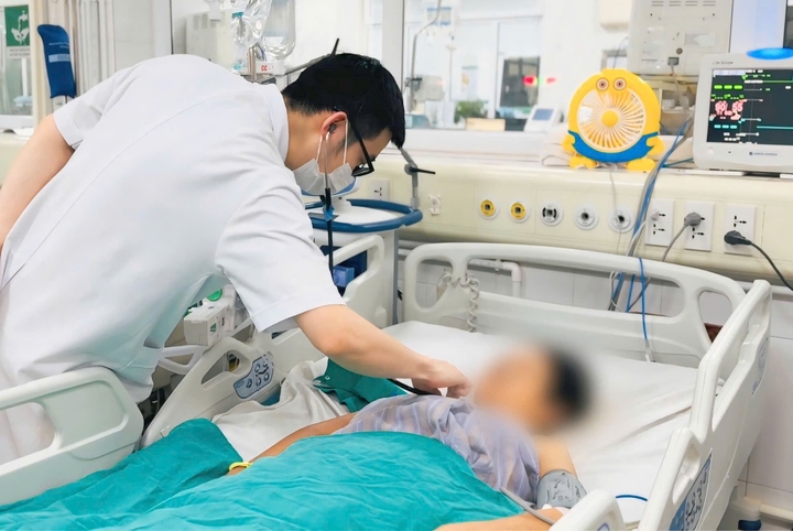 Suýt chết sau mũi tiêm ở phòng khám tư