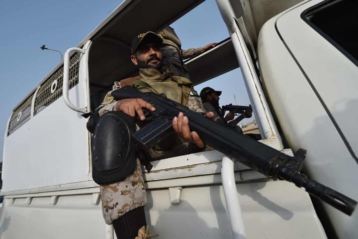 Pakistan tuyên bố Ấn Độ phóng tên lửa từ máy bay chiến đấu nhằm vào ba căn cứ quân sự của Pakistan.