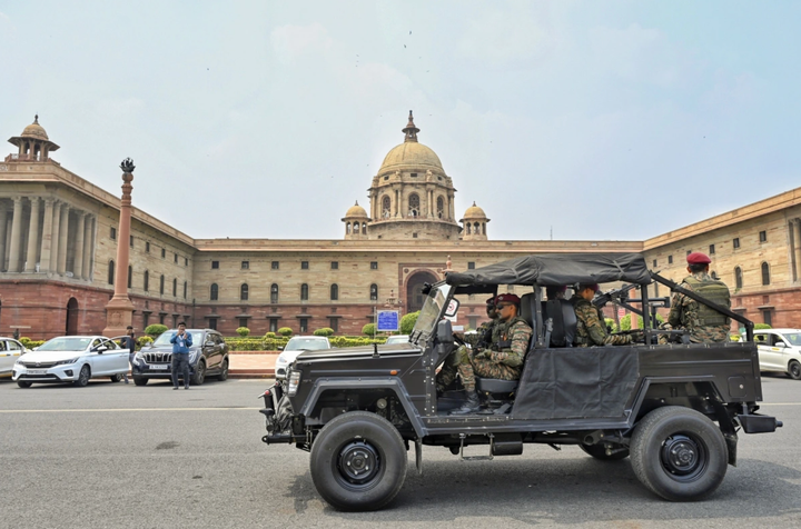 Lực lượng an ninh Ấn Độ tăng cường tuần tra tịa các địa điểm trọng yếu ở Thủ đô New Delhi, Ấn Độ ngày 10/5. (Ảnh: ANI)