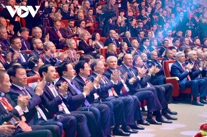 Các đại biểu tham dự.