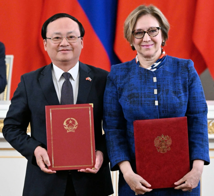 Tổng Giám đốc VOV Đỗ Tiến Sỹ ký kết Biên bản ghi nhớ hợp tác với bà Irina Gerasimova