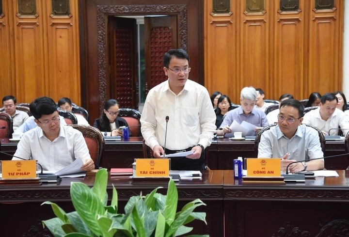 Thứ trưởng Bộ Tài chính Trần Quốc Phương phát biểu tại cuộc họp. (Ảnh: VGP/Nhật Bắc)