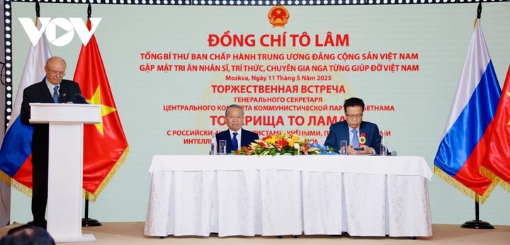 Đại diện nhân sĩ, trí thức, chuyên gia Nga từng giúp đỡ Việt Nam phát biểu.