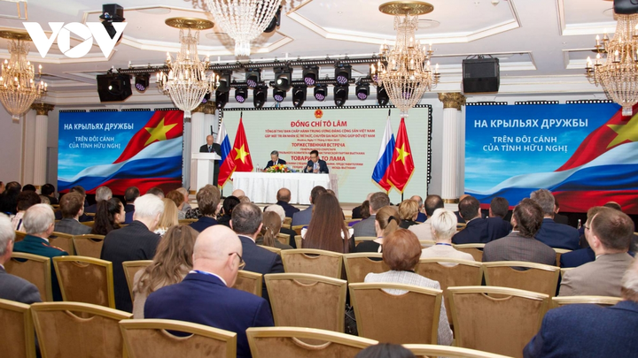 Toàn cảnh cuộc gặp mặt thân mật.