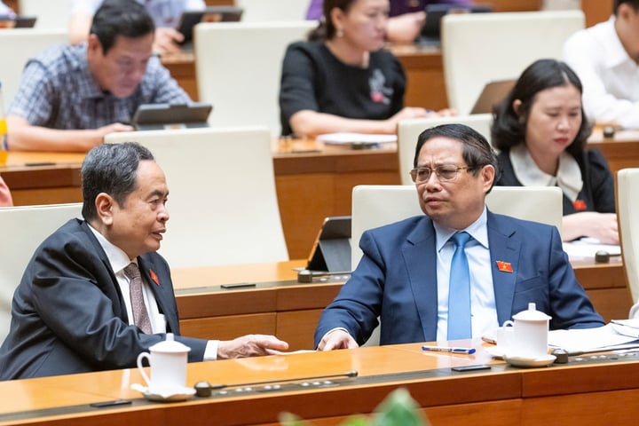 Thủ tướng Phạm Minh Chính và Chủ tịch Quốc hội Trần Thanh Mẫn tại phiên họp sáng 7/5. (Ảnh: quochoi.vn)