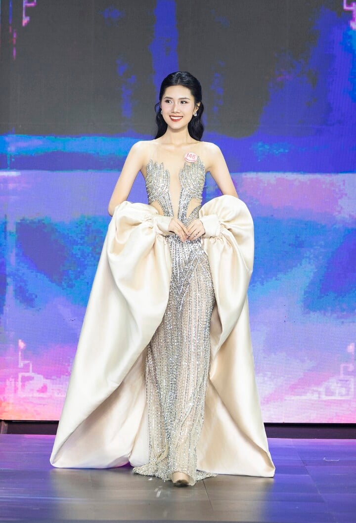 Bùi Thùy Nhiên (SN 2002, Vĩnh Long) cao 1,72 m, số đo ba vòng 74-60-90 cm. Thùy Nhiên tốt nghiệp ngành Du lịch tại Đại học Văn hóa TP.HCM và đang học văn bằng hai ngành Quản trị Kinh doanh tại Đại học Kinh tế quốc dân. Cô là Á khôi 1 cuộc thi Hoa khôi Nam Bộ 2022.