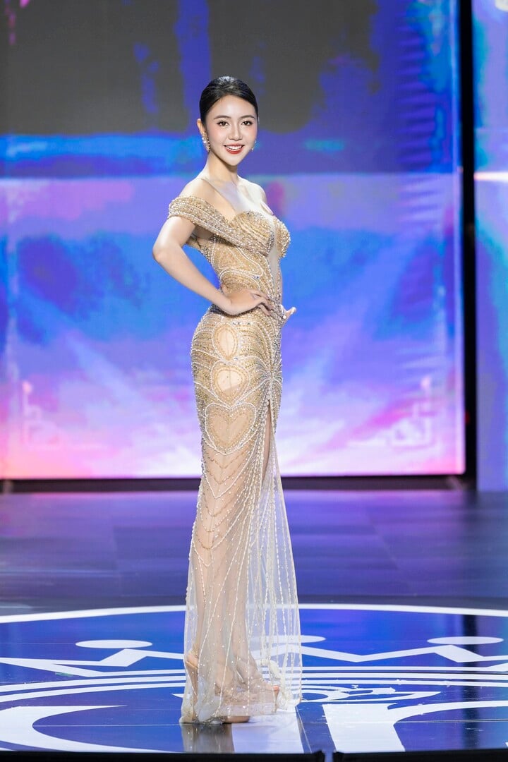 Lê Thị Mỹ Dung (SN 2001, Kiên Giang) cao 1,68 m, số đo ba vòng 80-62-85 cm. Mỹ Dung đã tốt nghiệp Sân khấu Điện ảnh TP.HCM và dự định học văn bằng hai về kinh tế.