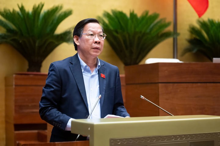 Chủ nhiệm Ủy ban Kinh tế và Tài chính của Quốc hội Phan Văn Mãi báo cáo sáng nay (Ảnh: Quochoi.vn)