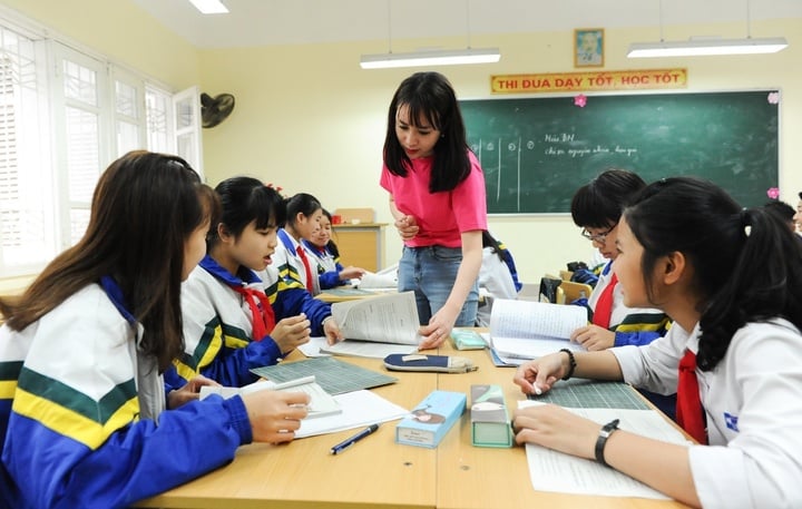 Một số tỉnh thành ban hành quy định không tổ chức dạy thêm, học thêm vào ngày nghỉ và muộn nhất sau 22h. (Ảnh minh hoạ)