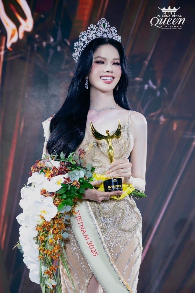 Hà Tâm Như đăng quang Miss International Queen Vietnam 2025.