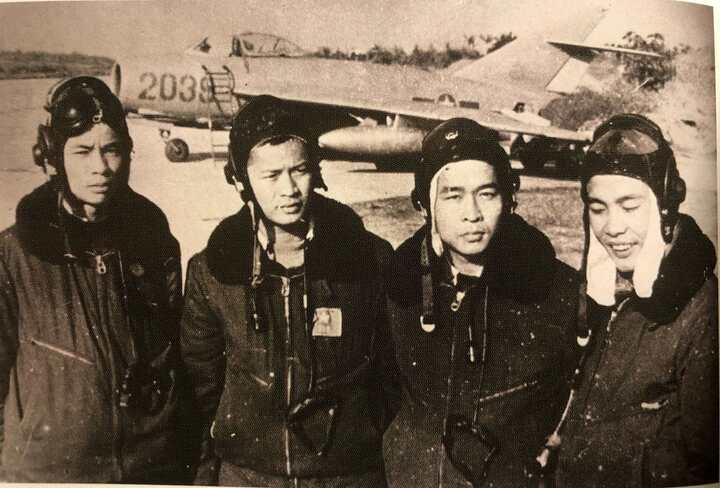 Phi công nào dùng 'đống sắt gỉ MiG-17' bắn rơi nhiều máy bay Mỹ nhất thế giới? - 6