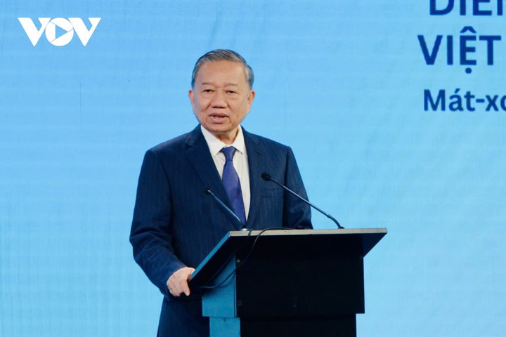 Ngày 11/5, Tổng Bí thư Tô Lâm đã dự diễn đàn Doanh nghiệp Việt Nam - Nga. Trước gần 150 doanh nghiệp, Tổng Bí thư nhấn mạnh mục tiêu nhanh chóng nâng kim ngạch thương mại song phương lên mức 15 tỷ USD. Tại diễn đàn, Tổng Bí thư Tô Lâm đã chứng kiến lễ khánh thành nhà máy chế biến sữa tươi sạch TH tại tỉnh Kaluga được truyền hình trực tiếp và chứng kiến lễ trao các thỏa thuận hợp tác giữa doanh nghiệp 2 nước.