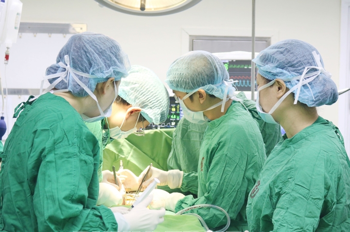 Mẹ hiến thận cứu con trai