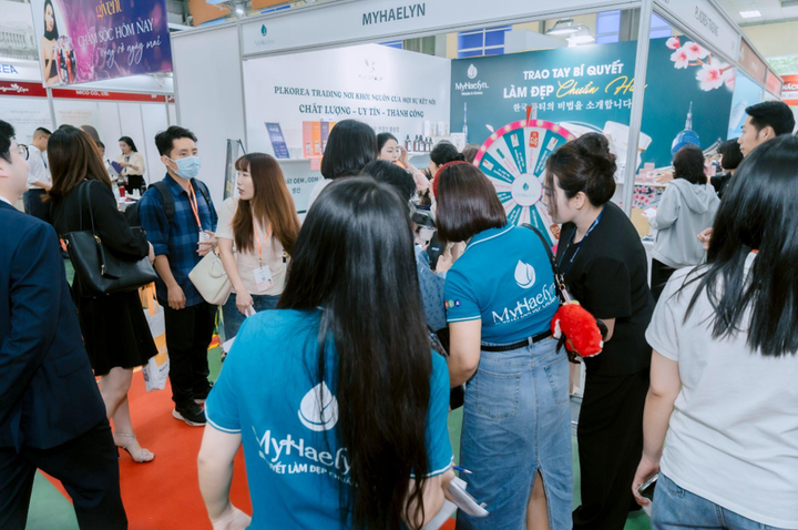 Không khí đông vui và rộn ràng tại gian hàng MyHaelyn.