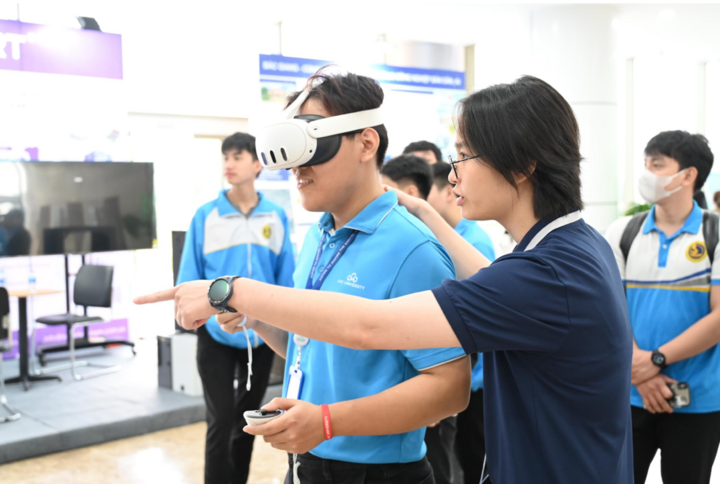 Với lợi thế là thành viên Tập đoàn Công nghệ CMC, sinh viên ngành Quản trị Kinh doanh được tiếp cận với các công nghệ mới nhất trong lĩnh vực.