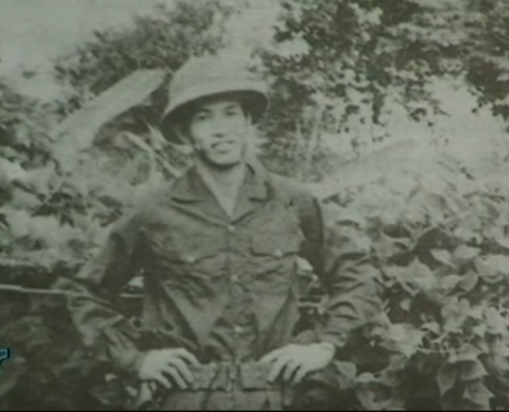 Năm 1954, ông tập kết ra Bắc, đổi tên là Trần Văn Quang và làm Trung đội trưởng trinh sát kiêm chính trị viên đại đội đặc công, Sư đoàn 338. Năm 1961, ông quay lại hoạt động tại chiến trường miền Nam. Từ năm 1962-1972, ông làm Cụm trưởng Cụm tình báo H.63. Đây là cụm tình báo chiến lược quan trọng bậc nhất trong kháng chiến chống Mỹ.