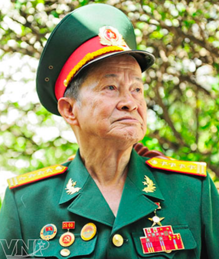 Đến năm nay (2025), ông Tư Cang 97 tuổi, vợ ông vì tuổi già sức yếu đã qua đời năm 2020.