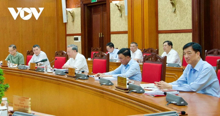 Các đại biểu dự cuộc họp.