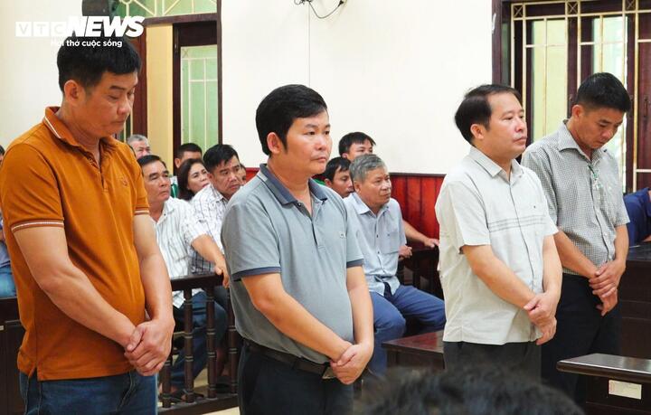 Các bị cáo tại phiên tòa.