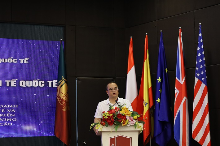 PGS.TS. Nguyễn Trúc Lê phát biểu trong buổi công bố các chuyên ngành đào tạo ngành Kinh tế quốc tế.